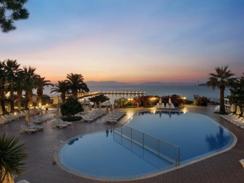 LE BLEU HOTEL AND RESORT
