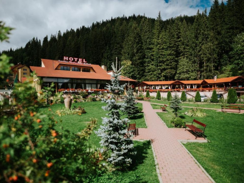 Hotel Lacu Rosu