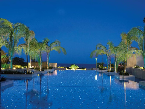 FOUR SEASONS HOTEL