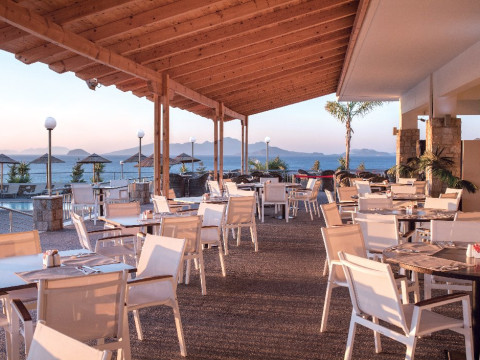 Grand Blue Hotel 