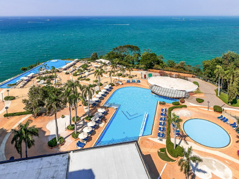 Royal Cliff Beach
