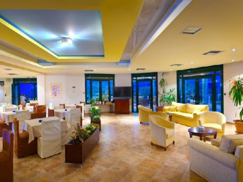 Ocean Beach Hotel (Skala Potamias)