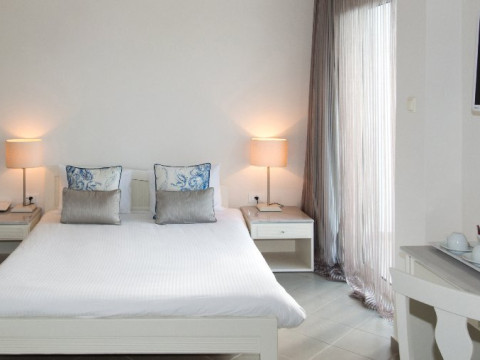 Knossos Beach Bungalows and Suites 