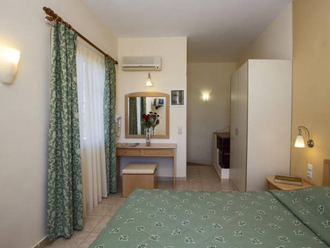 Alonia Studios and Maisonettes (Tolo) 