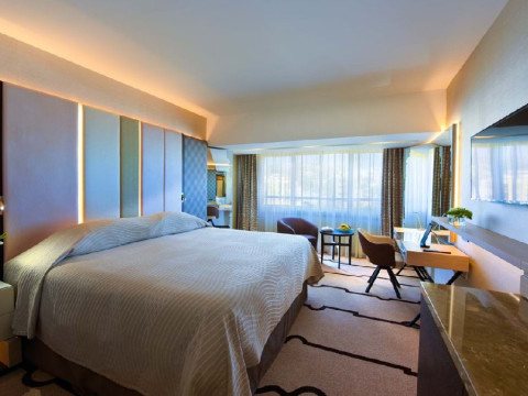 FOUR SEASONS HOTEL