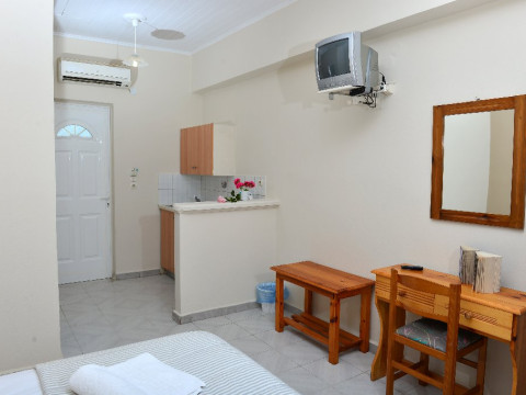 Dennis Studios (CR)