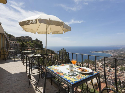 Sole Castello - adults only, peste 16 ani