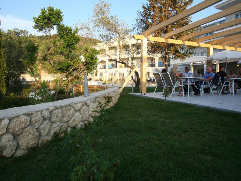 SAINT GEORGE PALACE (Agios Georgios)