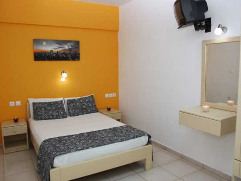Happy Days Studios and Apartments (Malia)