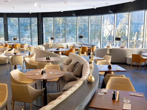 HOTEL PESTERA ( Moroeni)..