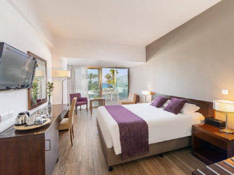 Crystal Springs Beach Hotel