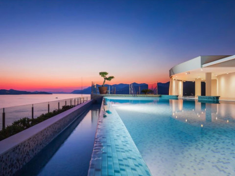 ROYAL BLUE HOTEL