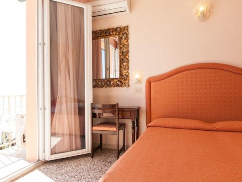HOTEL NEGRESCO 
