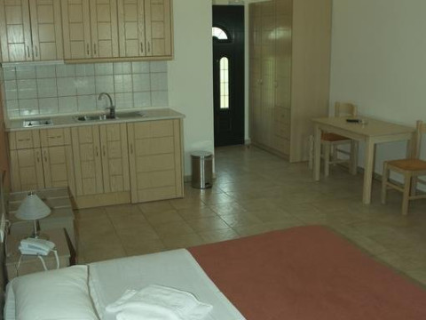 Perdika Resort (Karavostasi)