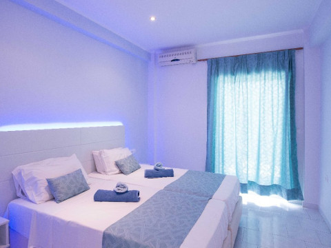 Silver Beach (Adults Only 16+) (Roda)