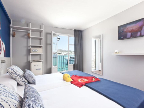 RYANS LA MARINA HOTEL