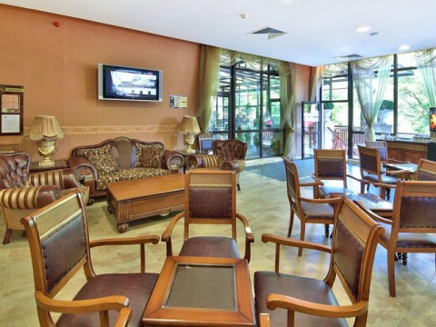ESTREYA PALACE RESIDENCE 