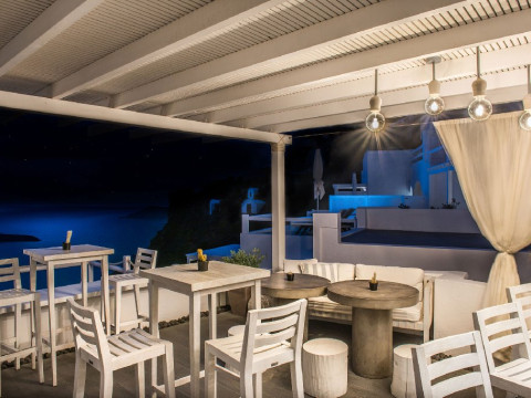On the Rocks - Adults Only (Imerovigli - Santorini)