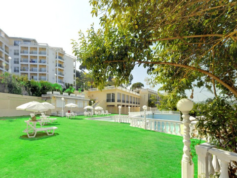 The Royal Grand Hotel (Ex. Royal Boutique ) 
