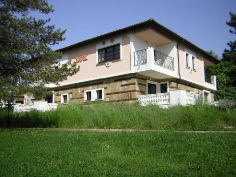 HOLIDAY VILLAGE