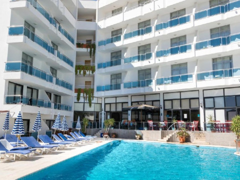 Ponz Hotel