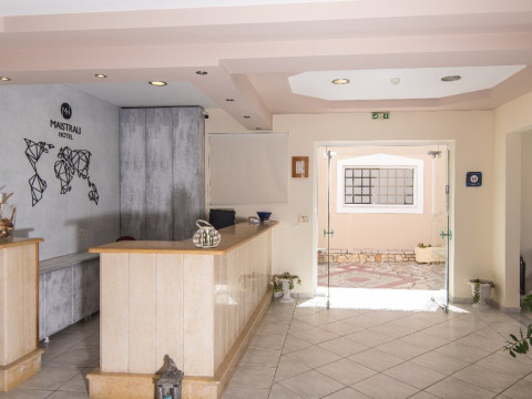 Maistrali Hotel (Tragaki )