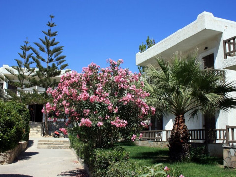 Valley Village Hotel