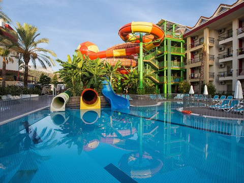 CRYSTAL AURA BEACH RESORT SPA