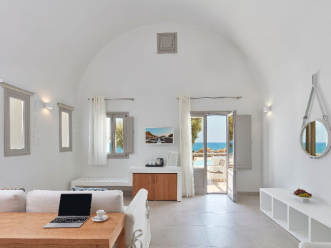 Costa Grand (Kamari - Santorini)