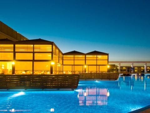 Blue Lagoon Resort (KS)
