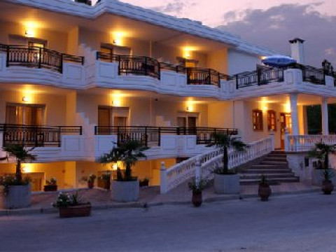 Sirines Hotel (Potos)