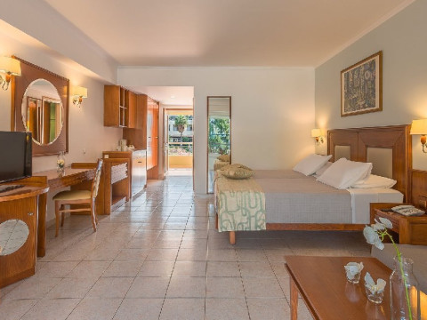 Kipriotis Maris Suites