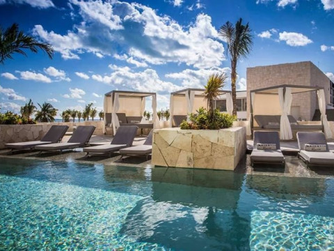 Majestic Elegance Costa Mujeres