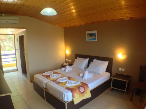 Politia Hotel (F)
