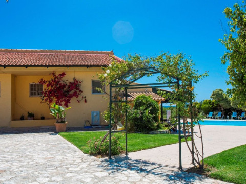 Sandy Beach Villas Apartments 