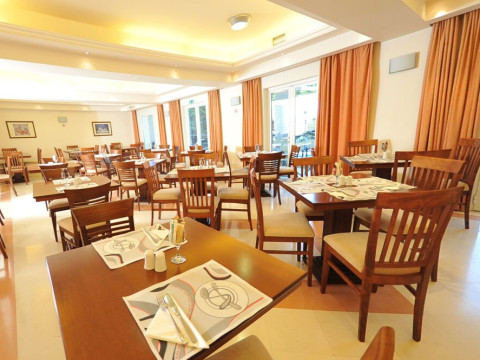 Hellinis Hotel (Corfu)