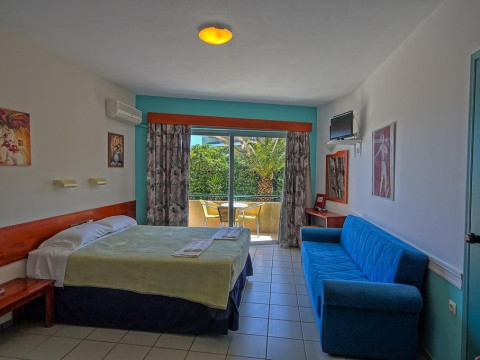 Sea Front Hotel (K)