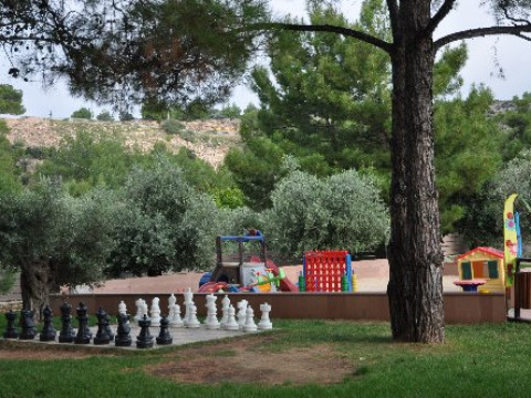 Royal Paradise Hotel (Potos)