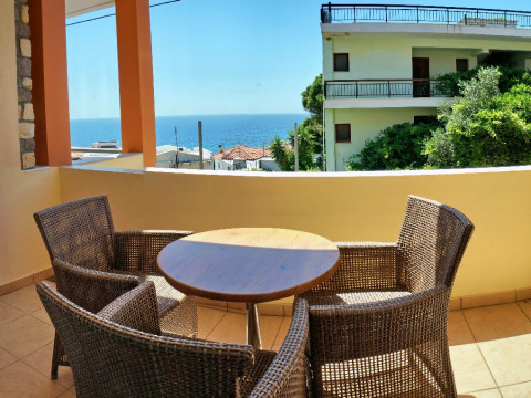 Vicky Hotel and Studios, Agios Isidoros Plomari