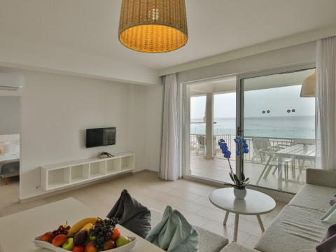 WHITE LAGOON  RESORT