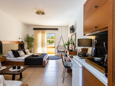 Nostos Beach Boutique (K)