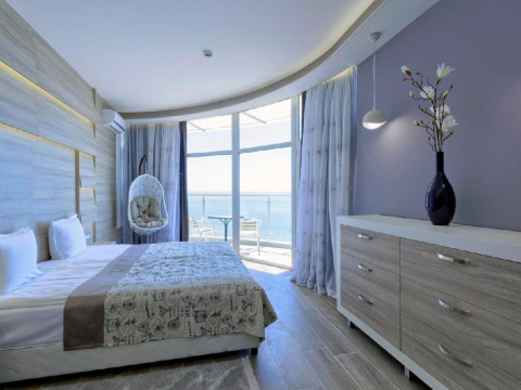 LUNA Golden Sands