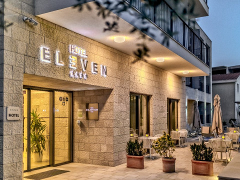 Eleven (R)