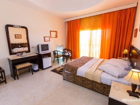 WADI LAHMY AZUR RESORT