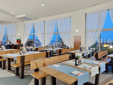 Sol Luna Bay Resort 