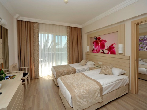 SEADEN COROLLA HOTEL