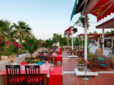 PIRATES BEACH CLUB
