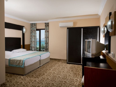 MC MAHBERI BEACH HOTEL
