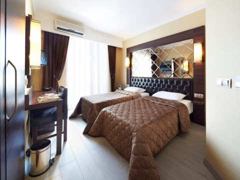 Ideal Piccolo Hotel (Adults Only)