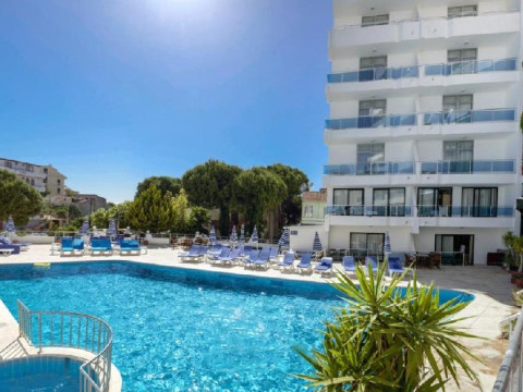 Ponz Hotel